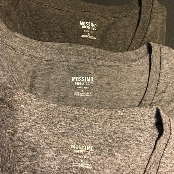 Mossimo t-shirts together - Picture 2 of 3
